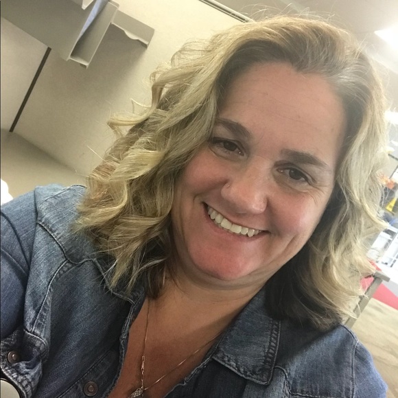 Meet your Posher, Angie - Picture 1 of 1